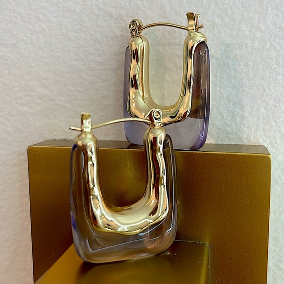 NIB lilac glass gold tone square drop earrings pierced purple bar hinged back - Picture 6 of 8